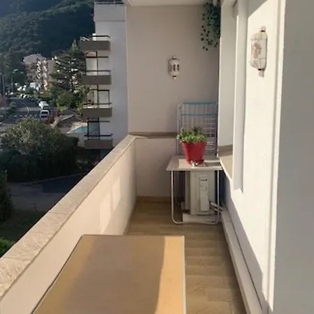 Apartment F3 Climatise Avec Balcon Ensoleille, Proche Centre Et Thermes - Amelie-les-bains - Fr-1-703-80 *