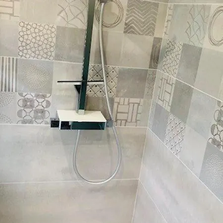 Apartment F3 Climatise Avec Balcon Ensoleille, Proche Centre Et Thermes - Amelie-les-bains - Fr-1-703-80 *